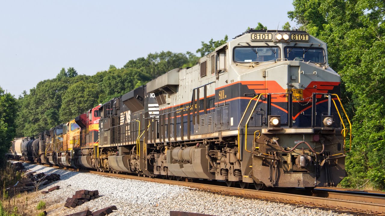 NS 8101 Leads a Colorful NS 366 North at McDonough, GA 6-27-2023