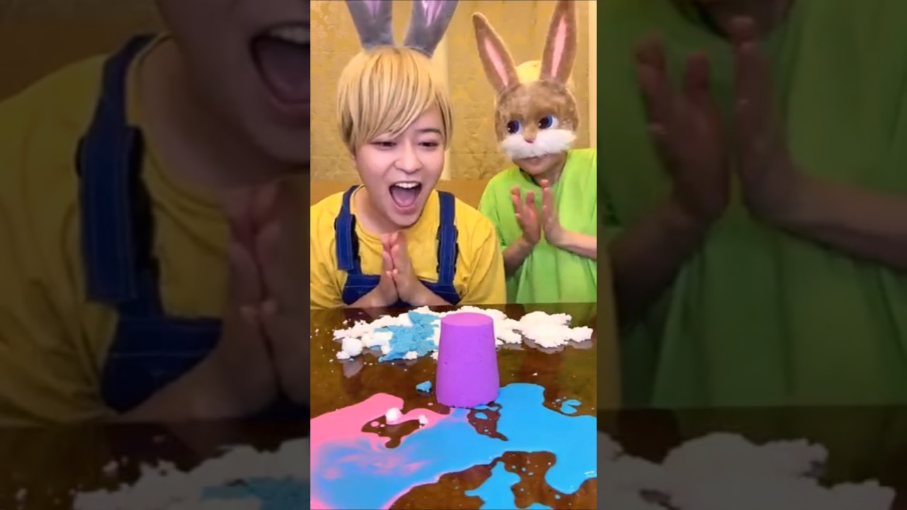 Pink + Blue = Purple 😲 Magic Color Mix!” 