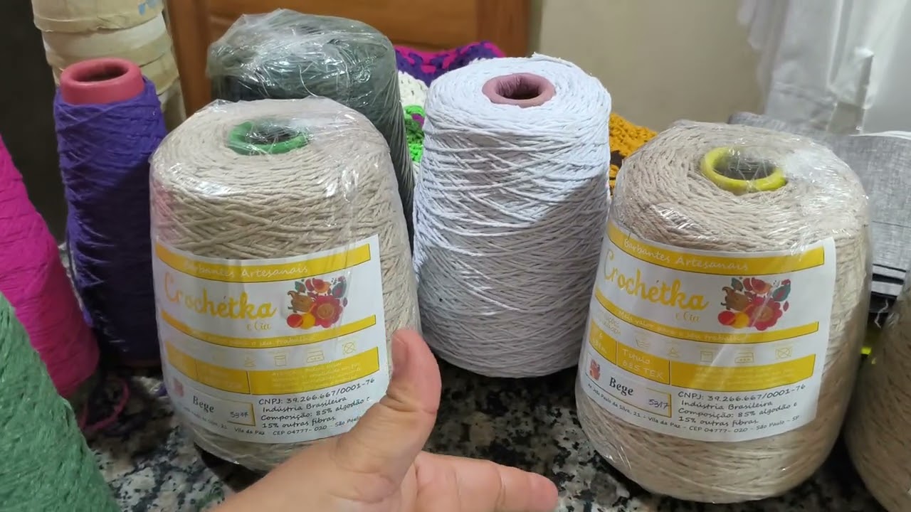 Separado barbantes pra trabalhar o mês de fevereiro #crochet #croche 