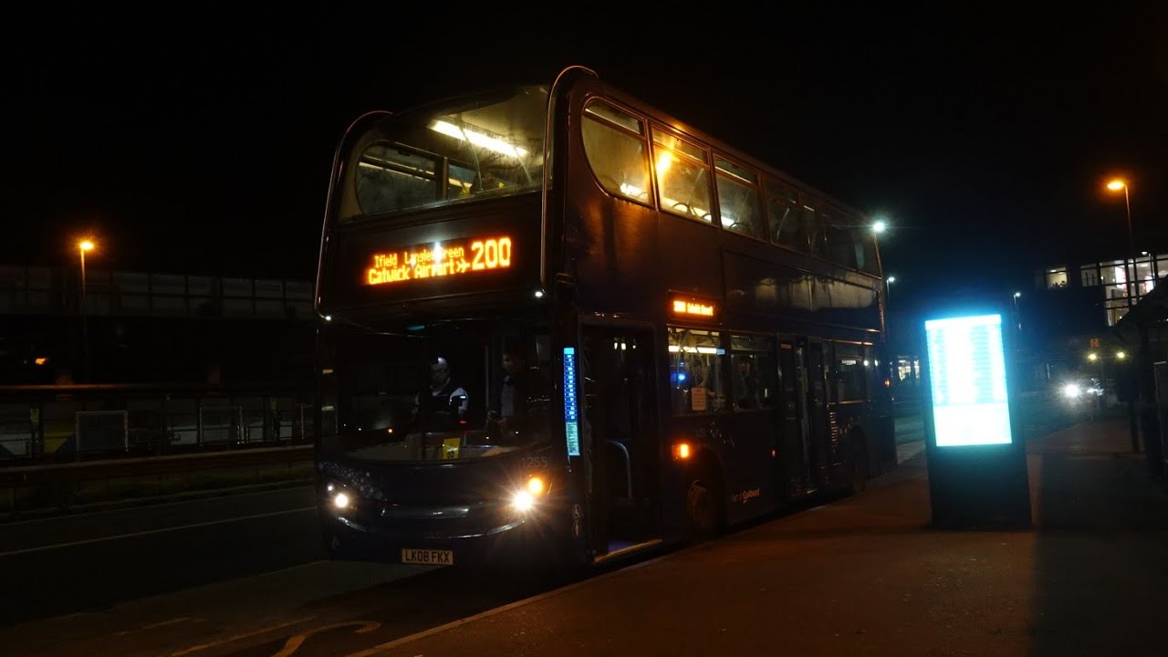 Straight-piped Enviro400! GSC (on loan to Metrobus) 1255 with kickdown