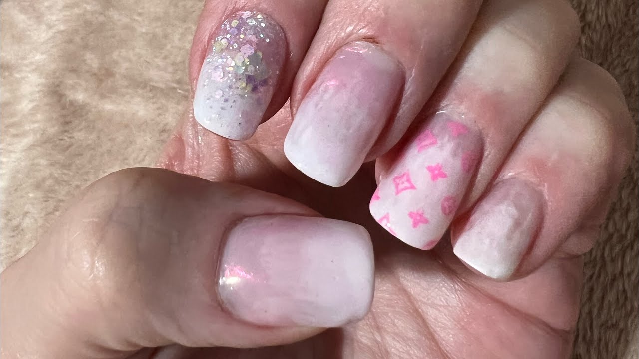 Light Elegance gel mani with Maniology stamping