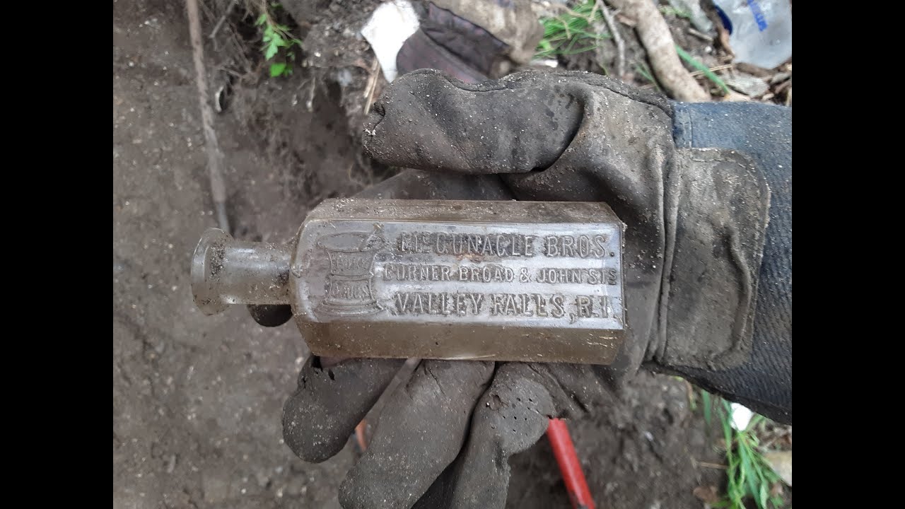 A Tale of Two Bottle Digs, 1880s and 1920s Town Dumps!