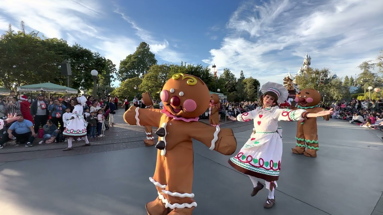 4K - Disneyland - A Christmas Fantasy Parade - 2022 - iPhone 14 Pro Max