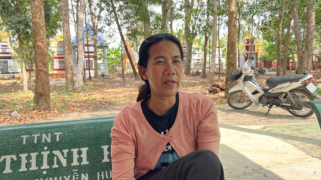 Quy buồn khi thấy anh Trung thành hôn với chị Quý liền muốn gặp Trung 1 lần để nói hết 