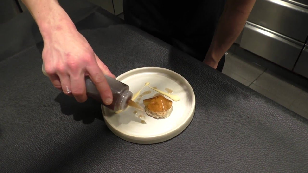 Jan Tournier prepares a starter with crab at the Michelin star Cuchara in Belgium