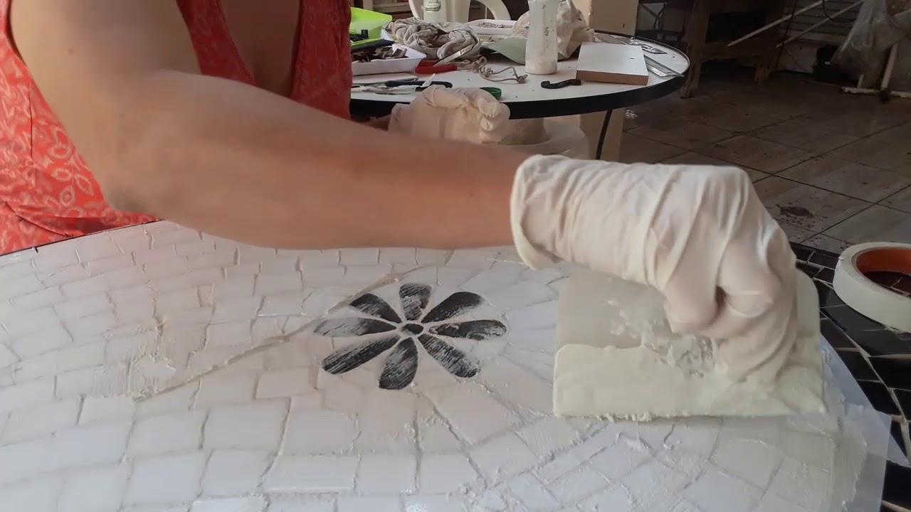 CASA NECCHI MOSAICO: Rejuntando tampo de mesa em mosaico, ótimas dicas!