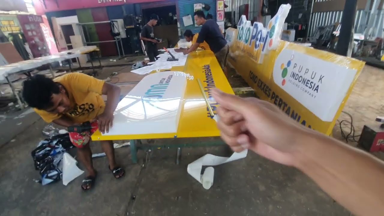 Vlog #23 Tukang Reklame. Begini cara pembuatan signboard 6x1m kombinasi dengan letter timbul tahap 1