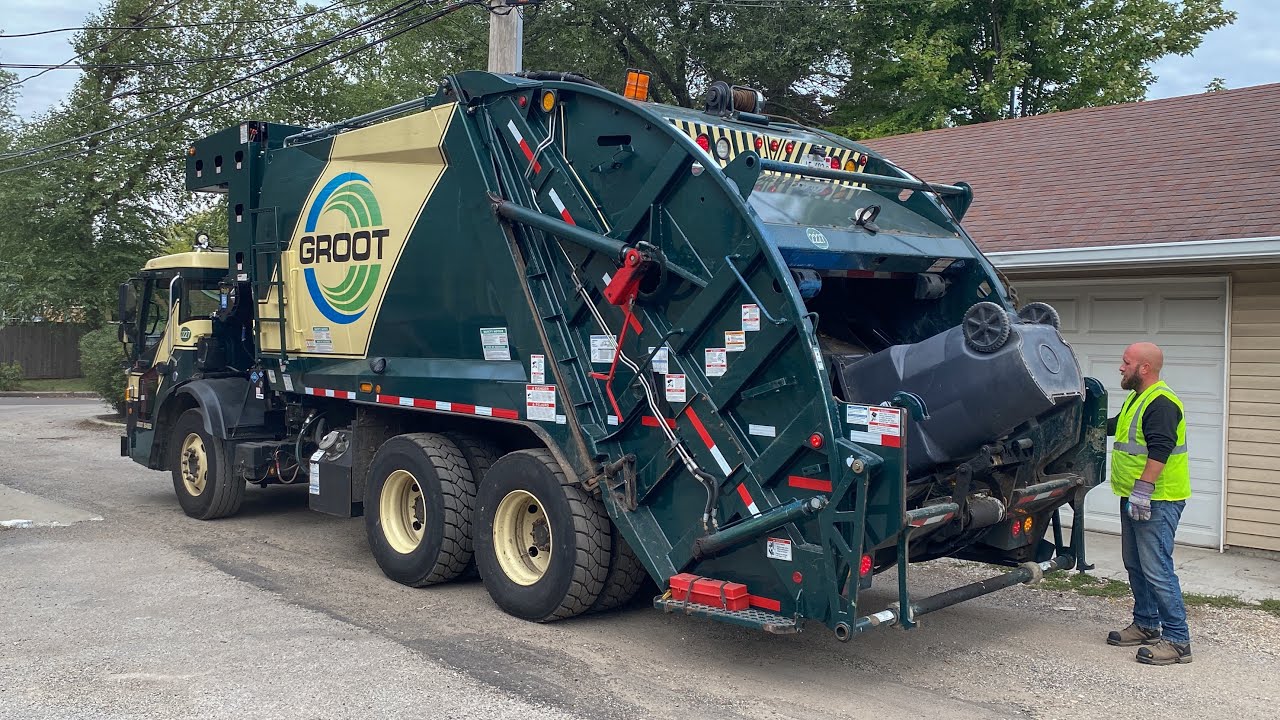 Groot Mack LR McNeilus Rear Loader Garbage Truck