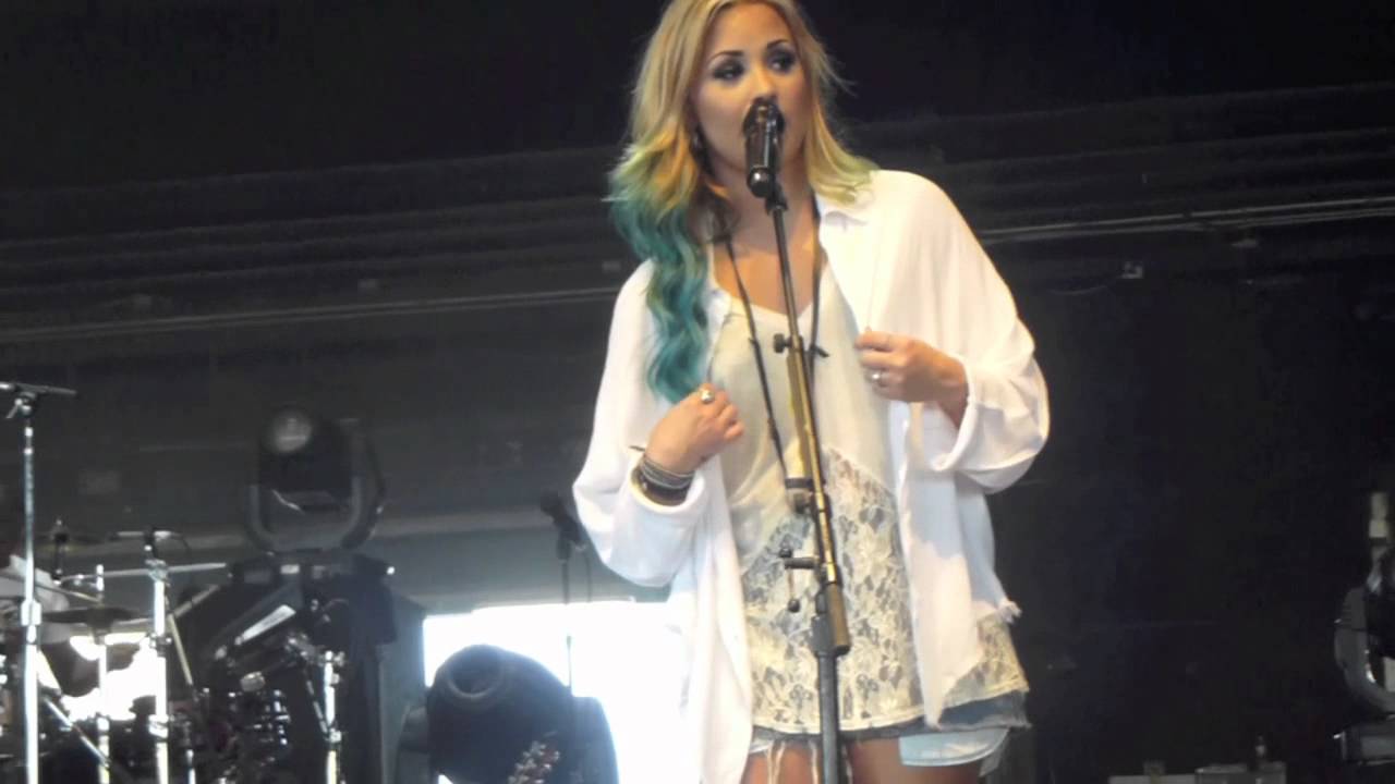 Demi Lovato - Unbroken (Soundcheck) FRONT AND CENTER - Camden (HD)