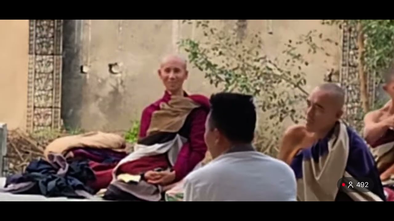 Căng . Sư Minh Tấn nhắc nhở em Nam b&aacute;n tr&agrave; . Sư thầy Minh Tuệ , sư Minh Ki&ecirc;n , sư Tuỳ Duy&ecirc;n 