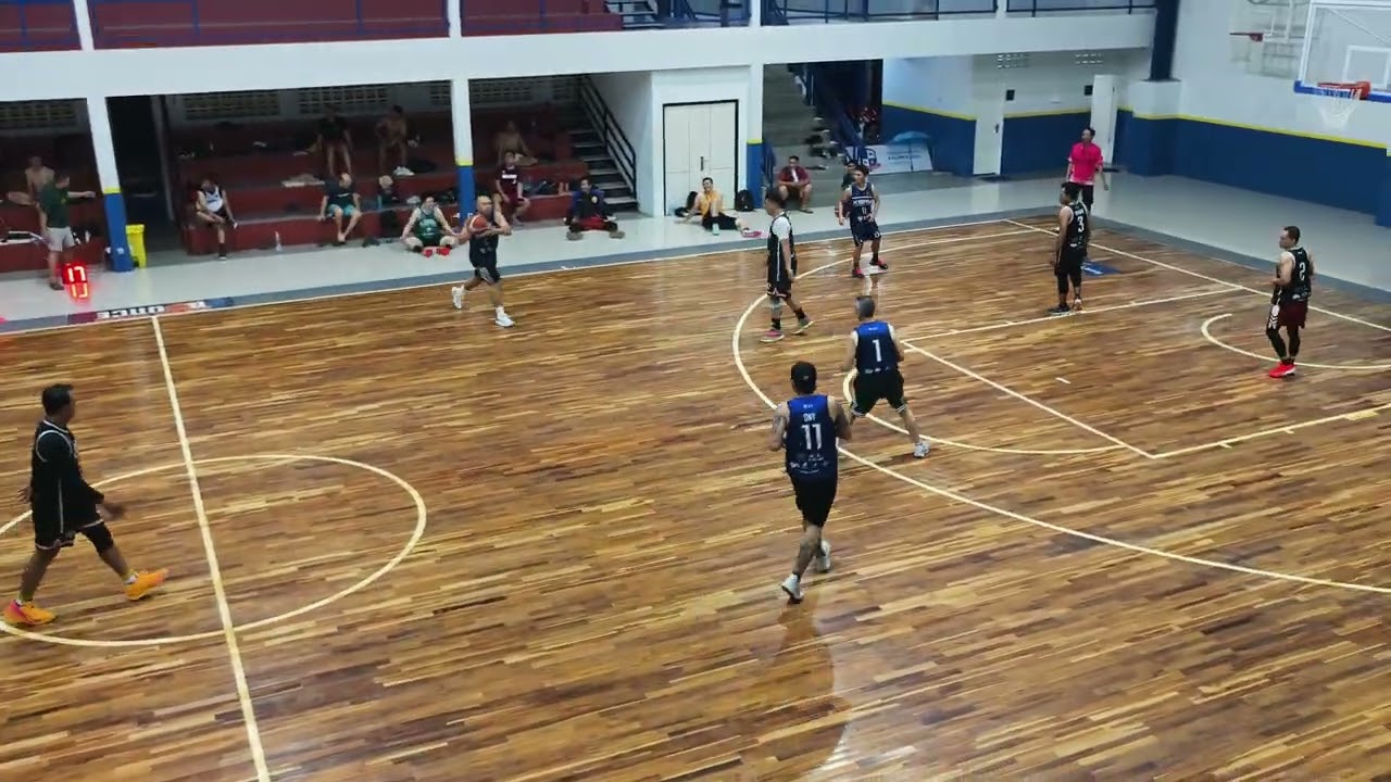 biru vs hitam