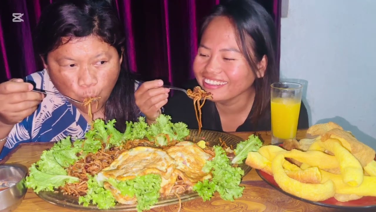 Chowmin egg fry dhungri papar 🍝🍝🥘🍜mukbang 🔥