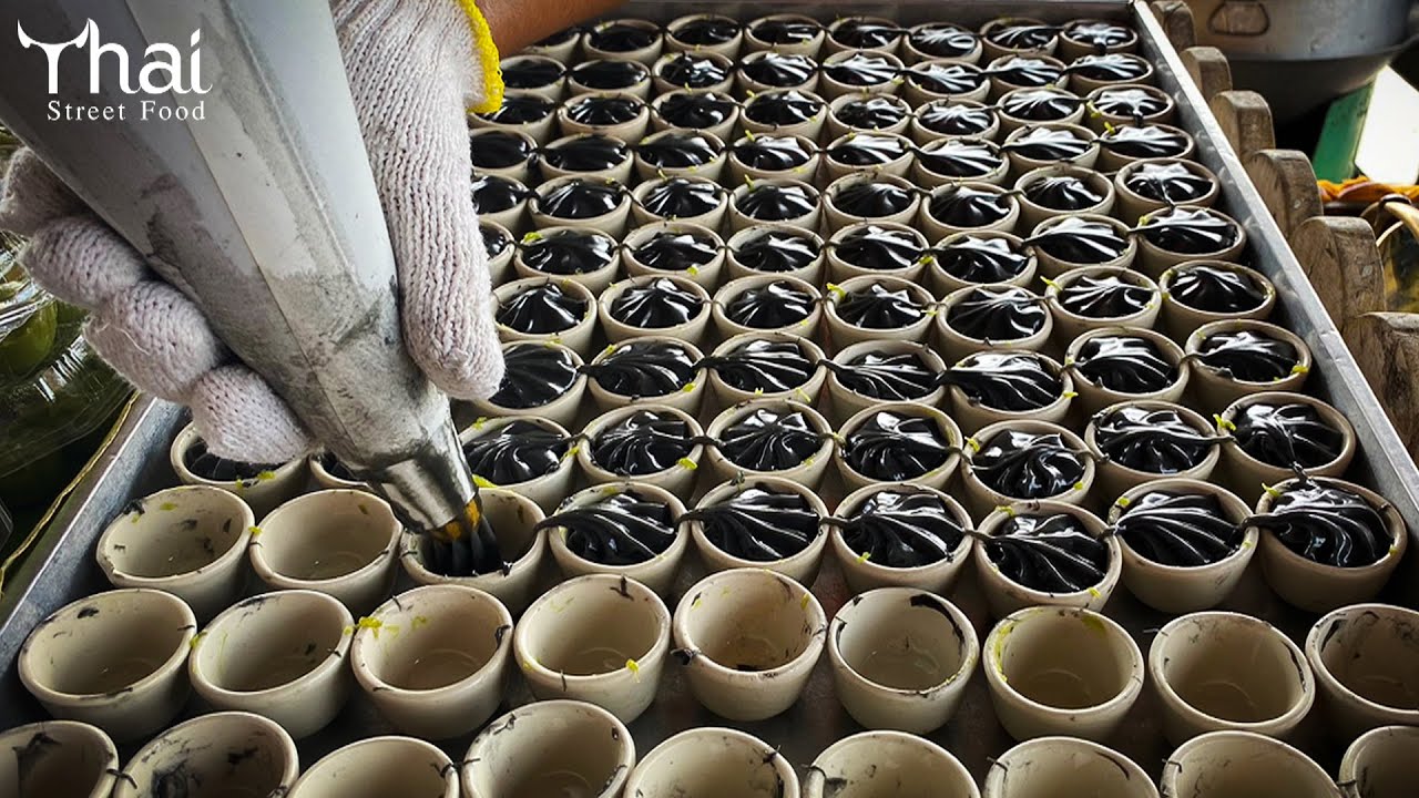 Thai Desserts タイのデザート | Charcoal Coconut Sweet Pudding | Thai Street Food