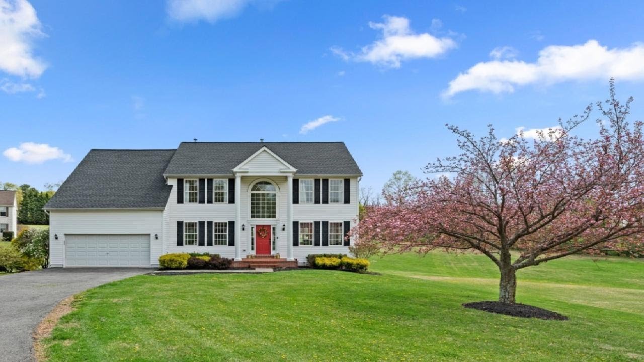 23504 Rolling Fork Way, Gaithersburg, MD Presented by Anita Graham.