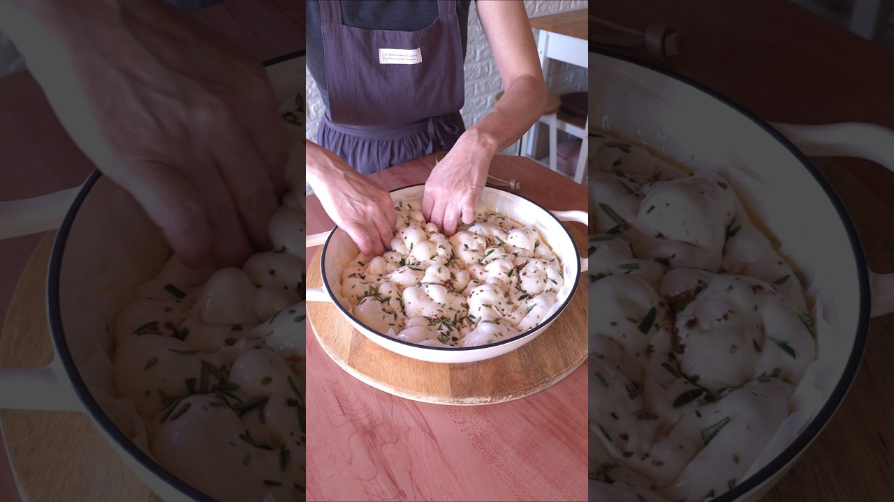 Sourdough focaccia with sun dried tomatoes / Focaccia de masa madre con tomates secos #food #recipe