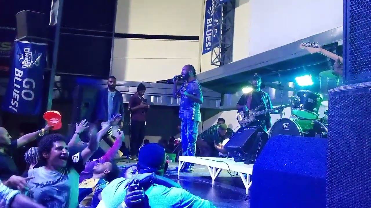 Jacky Cloud Enga music.. live at sports Inn
