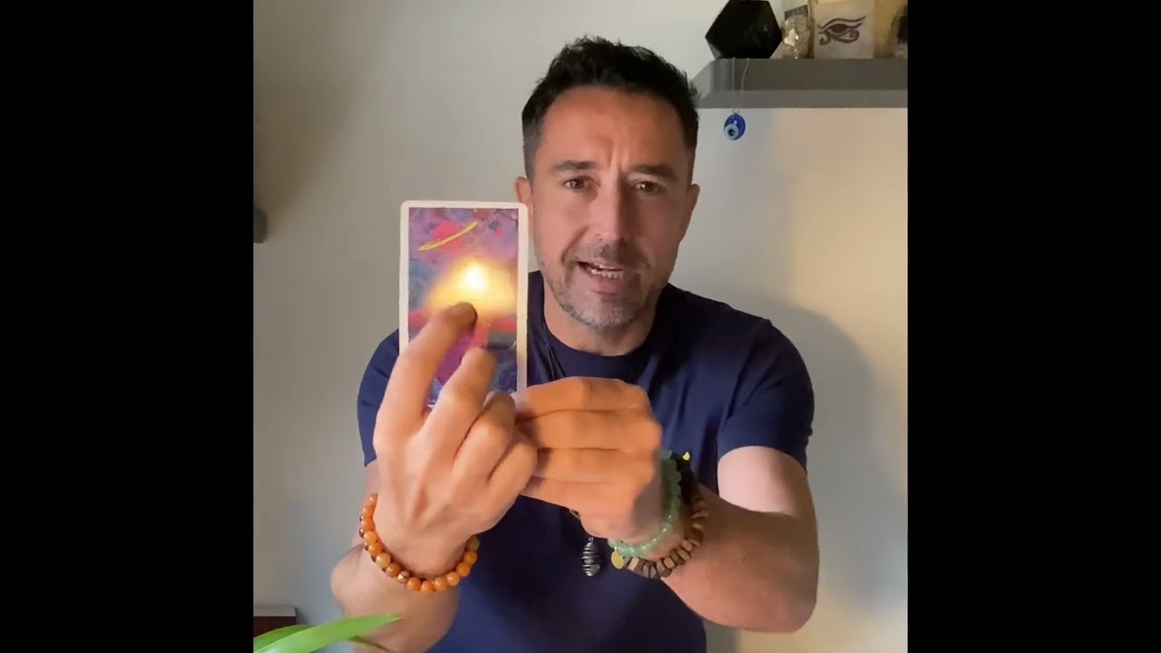 Capricorn ♑️ CATCH ME IF YOU CAN - YOUR ENERGY IS VERY SHINY CAP Tarot Reading May 2024