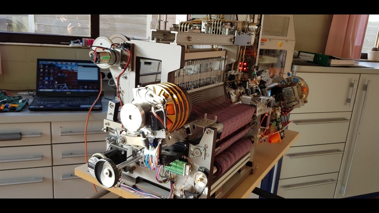 the making off the weaving machine