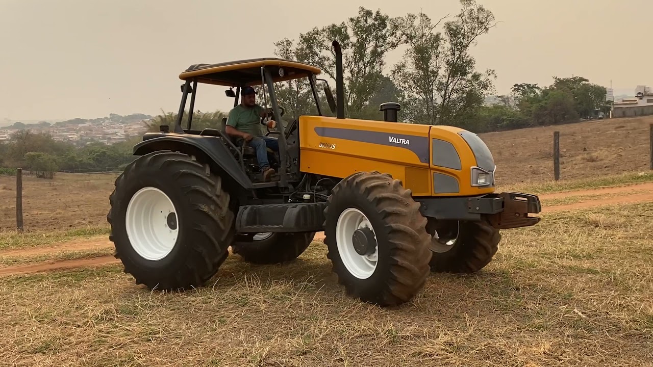 Leil&atilde;o de Trator Valtra Bh 145 4x4, S&eacute;rie: Monobloco 020607