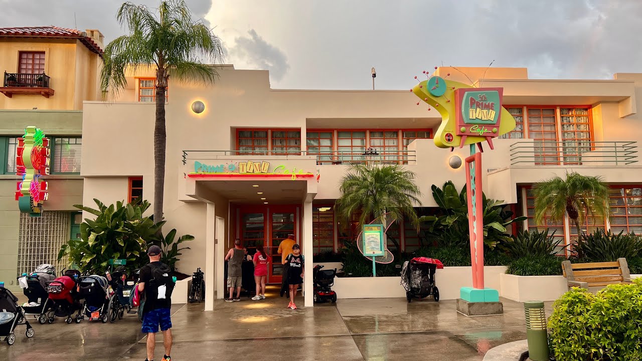 Eating at 50's Prime Time Cafe at Hollywood Studios | Disney Restaurant Review