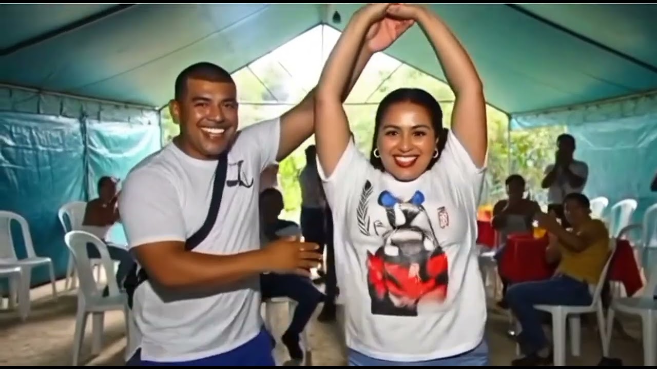 Bailando tecno cumbia 