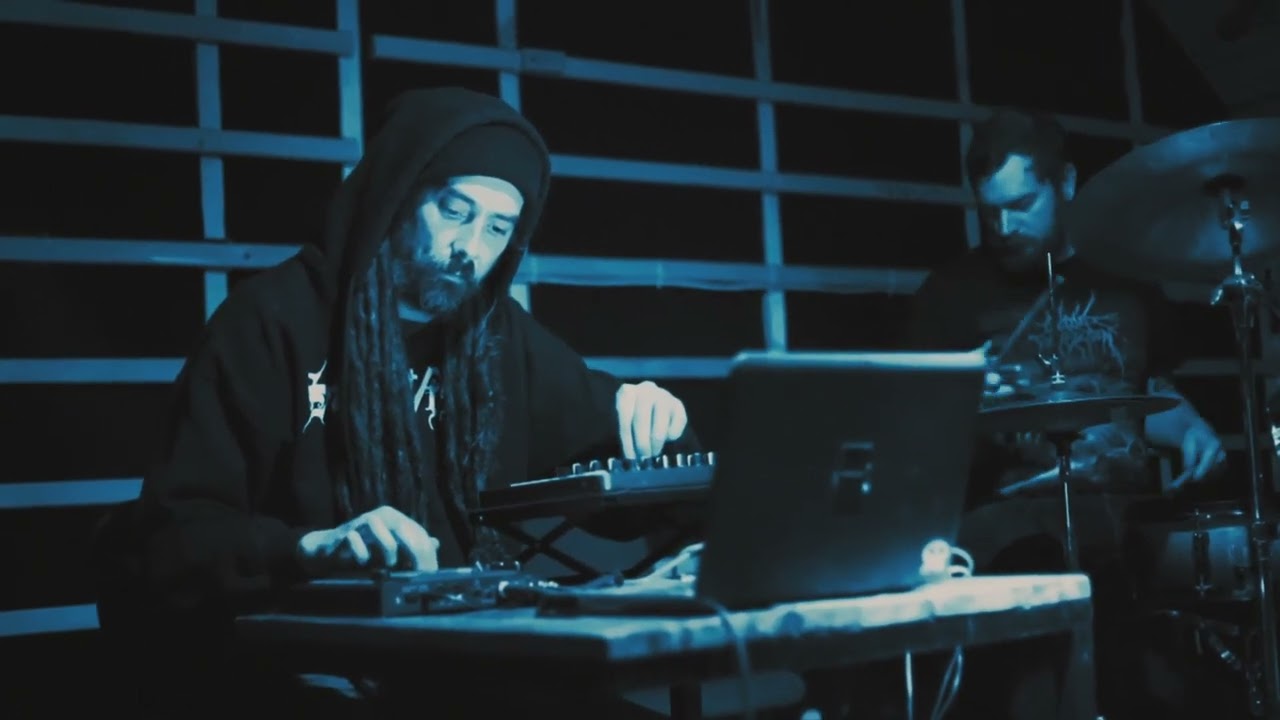 K&Ouml;HNEN PANDI DUO 'Darkness Comes In Two's' (Live excerpt)
