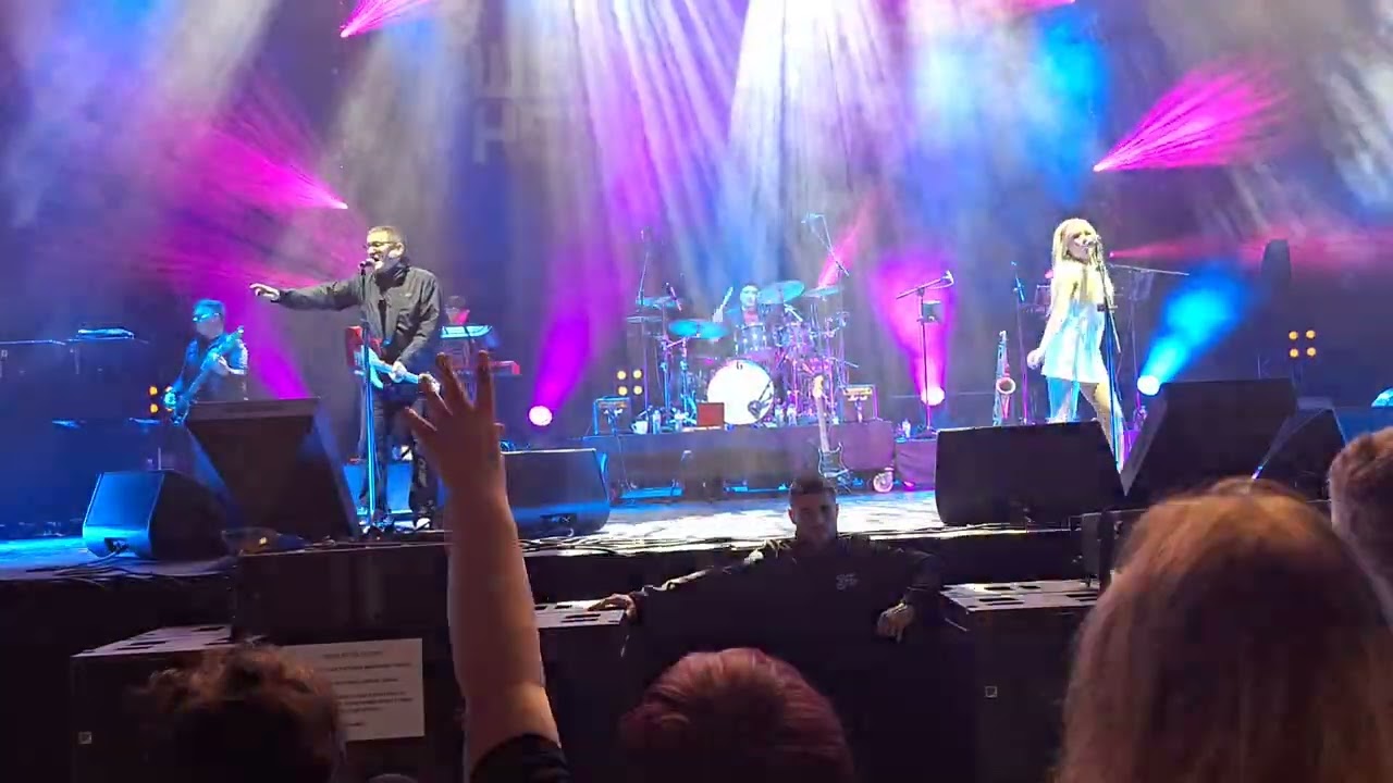 Me & The Farmer. Paul Heaton & Band. Dublin 3 Arena 20th March 2025