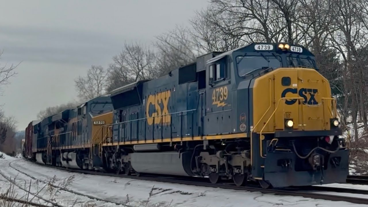 CSX 4739 SD70MACe leads CSX M404 with a very nice crew & a Nice K5H horn at Piscataway!