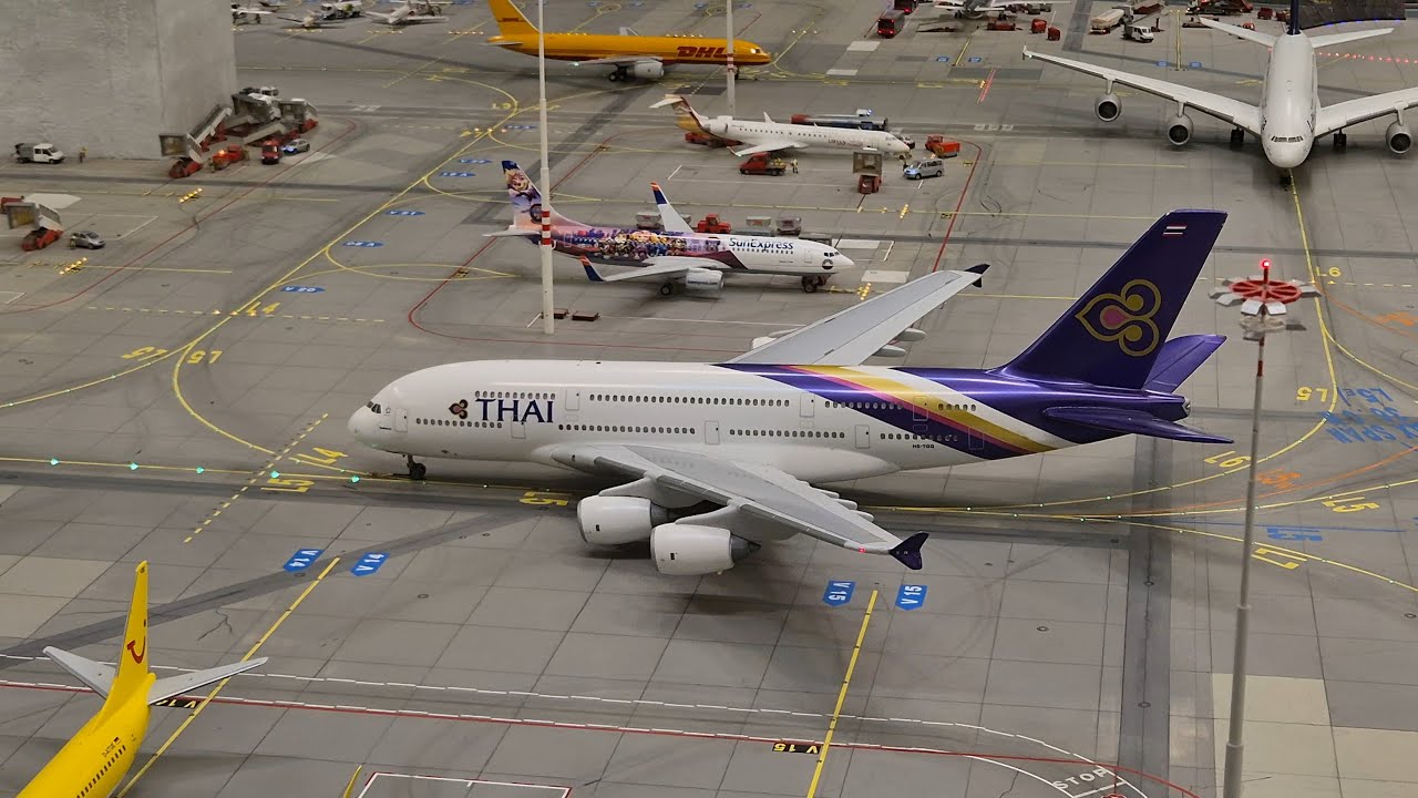 #2 Самая большая модель аэропорта в мире // Miniatur Wunderland в Германии