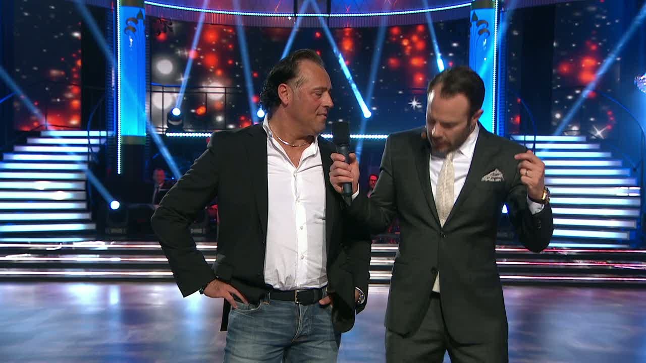 David Hellenius f&ouml;rs&ouml;ker f&aring; Emilio Ingrosso att r&ouml;ra p&aring; h&ouml;fterna - Let&rsquo;s Dance (TV4)