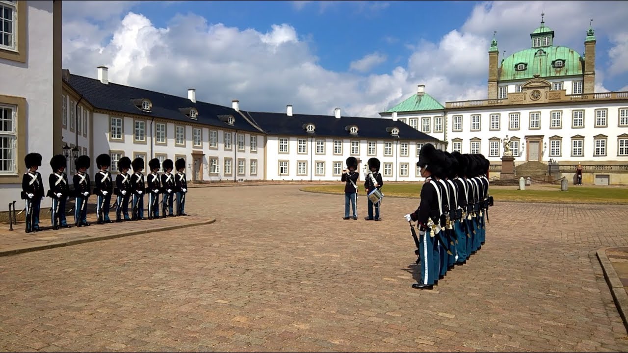Changing of the Guards (Livgarden),  Fredensborg 2018