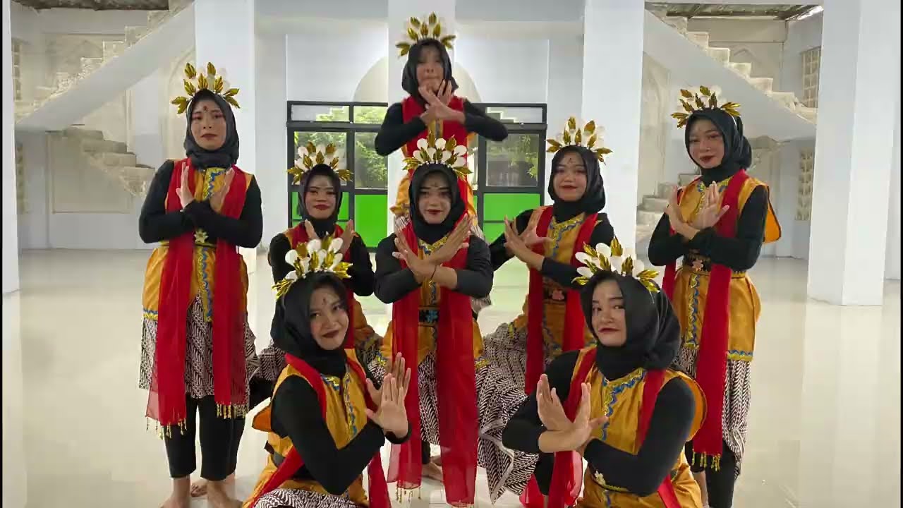 Tari Kreasi Tanduk Majeng Kontemporer Siswi MTsN 6 Magetan
