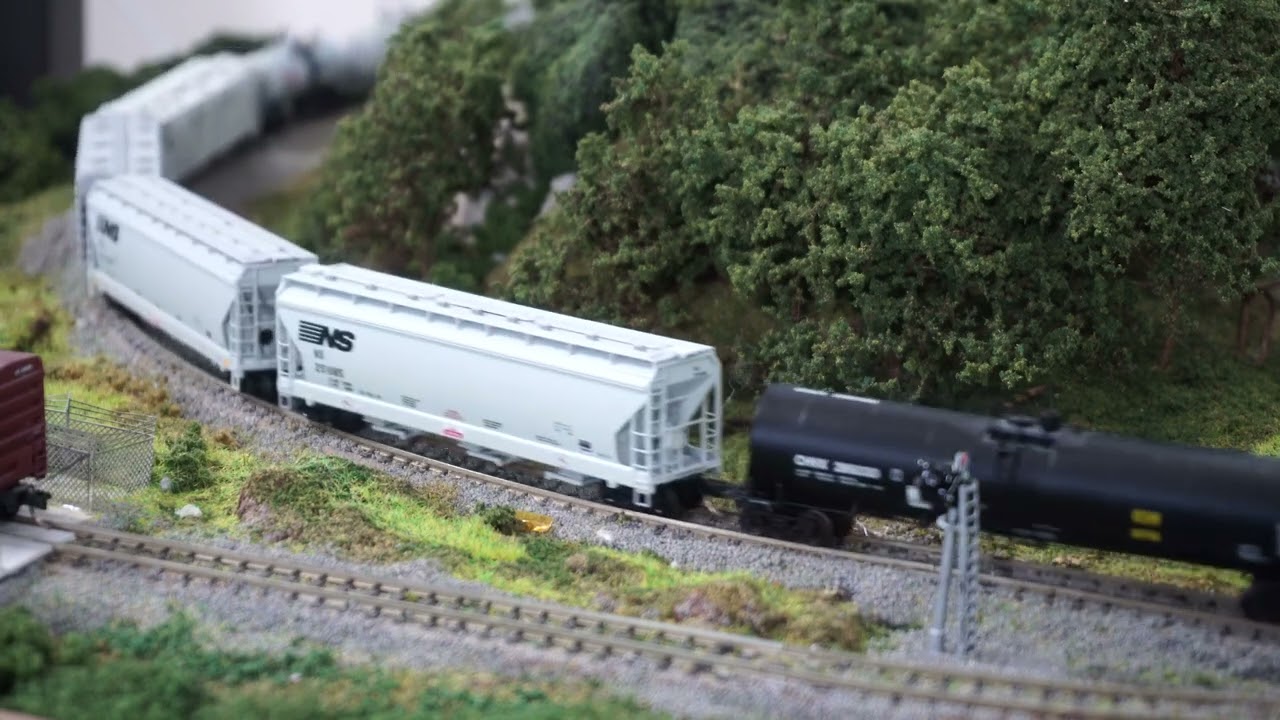 ScaleTrains N Scale Operator ET44 with Soundtraxx Decoders