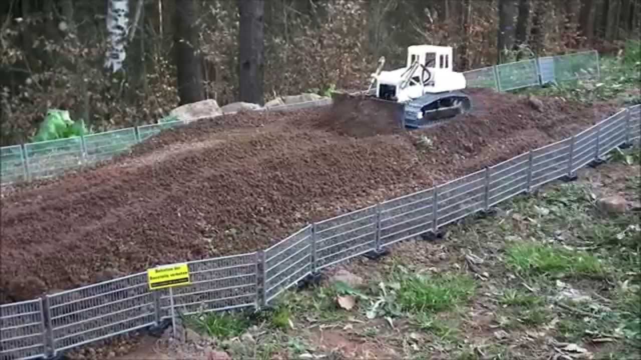 TESTDRIVE OF PREPRODUCTION RC DOZER KOMATSU D65WX-17 PUSHING SOIL