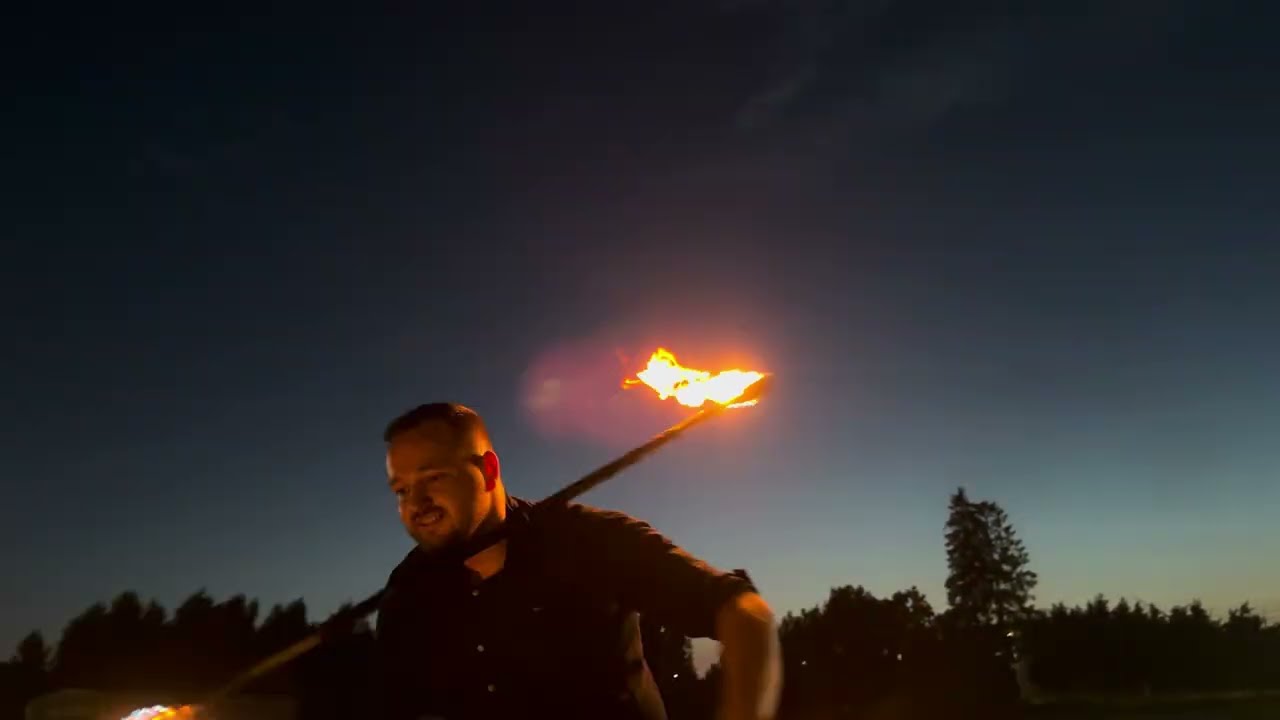 FIRESHOW NA 18. URODZINY W POTĘGOWIE – MAGIA OGNIA Z PAPUGA FIRESHOW
