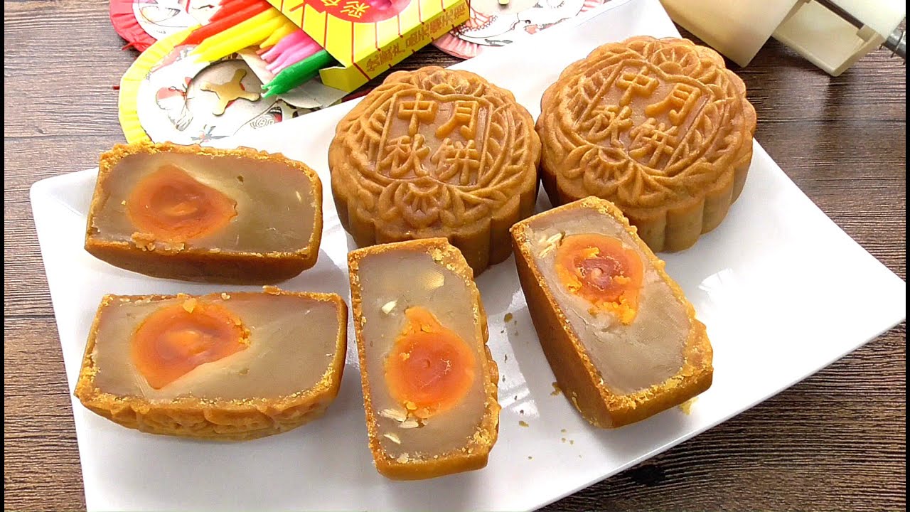 How to Make Traditional Mooncake Step by Step | Mykitchen101en