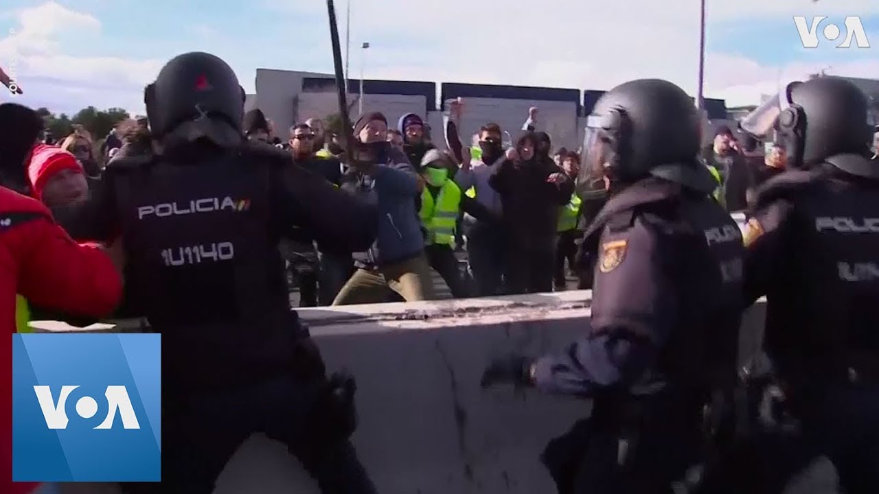 Spain: Striking taxi drivers clash with police in Madrid