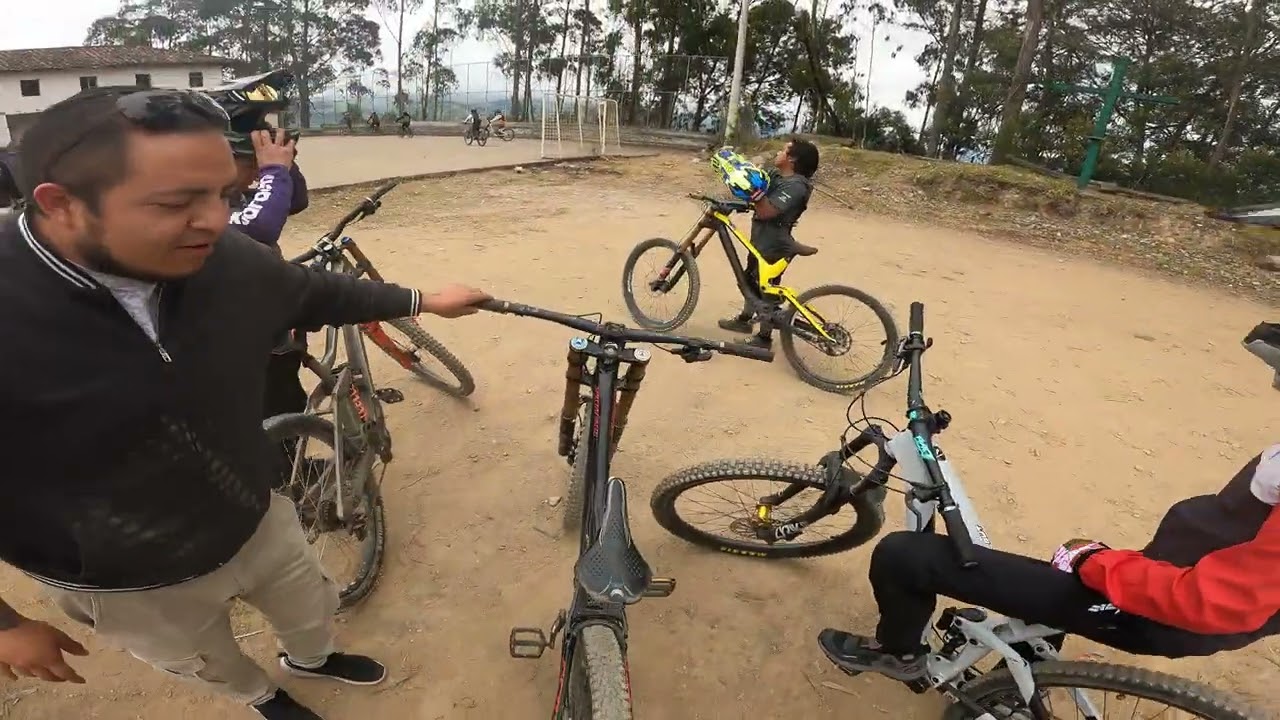 Entrenamientos en Gualaceo/ pista Dotaxi 🔥/donwhill 💯