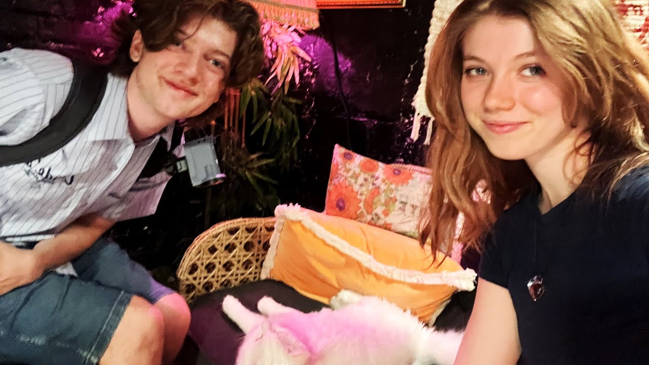 We Went To A Cat Cafe (w/ MaxGGs)