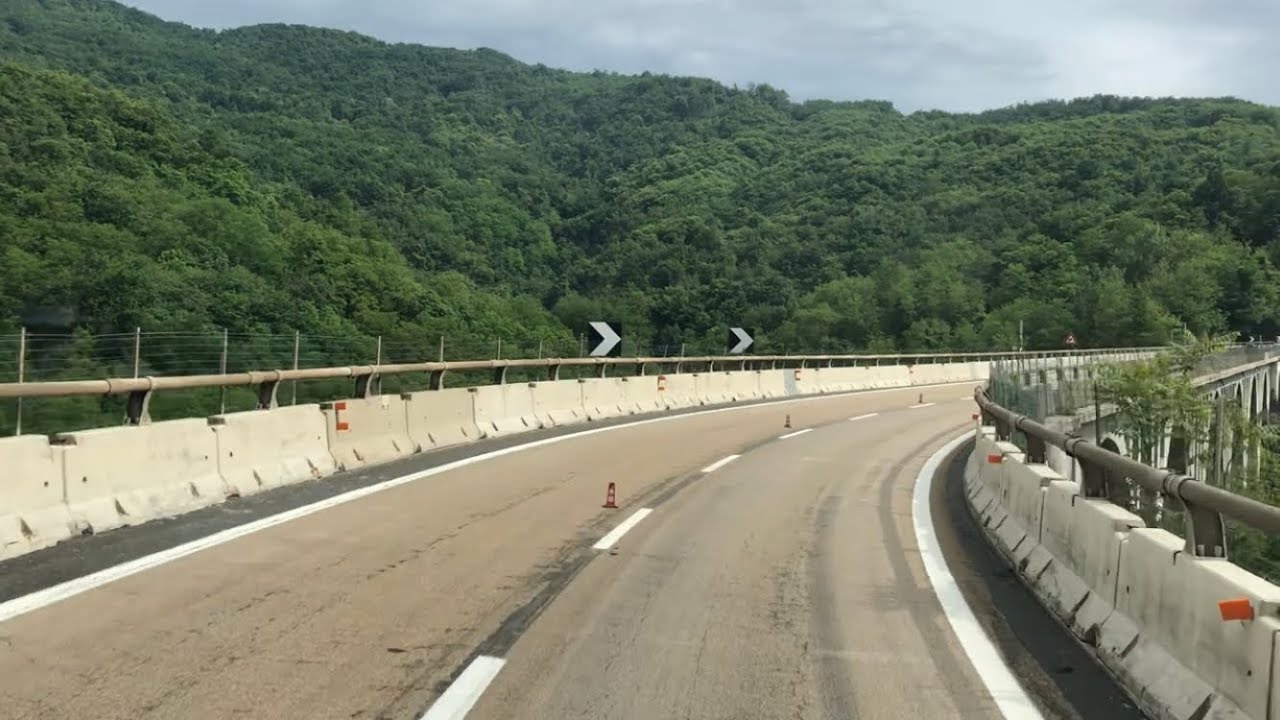 A7, ads Valle Scrivia ovest - area portuale di Genova, carico alto e un pó sbilanciato ma da codice