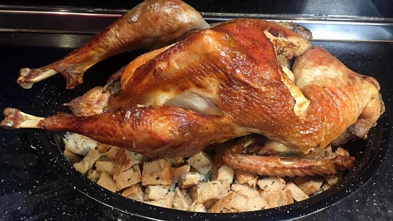 Pjekja Tradicionale e Gjelit të Detit | Traditional Albanian Roasting of Turkey