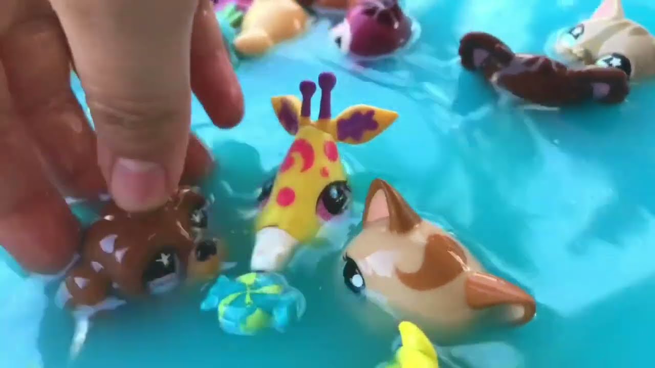LPS | FIESTA SECRETA en la PISCINA