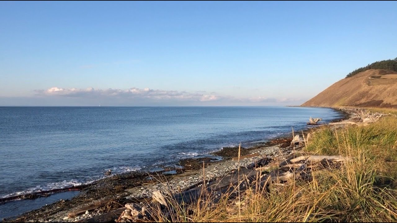 Hike at Ebey&rsquo;s Landing, Whidbey Island, Washington | views of Puget Sound and the Olympic Mountains