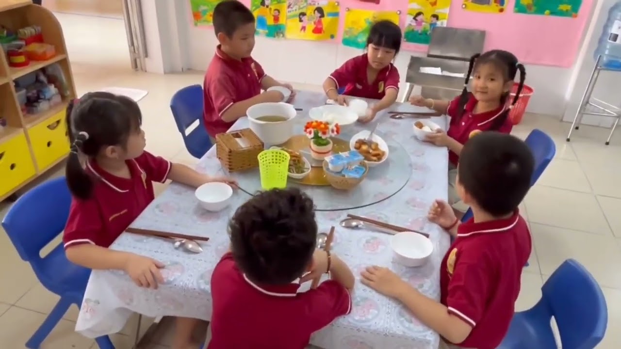 Lá 1 tổ chức bữa ăn theo hướng mở