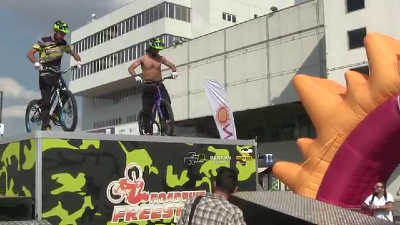 Road Bike Freestyle by 100% Brumotti al Cosmo Bike Show 2015