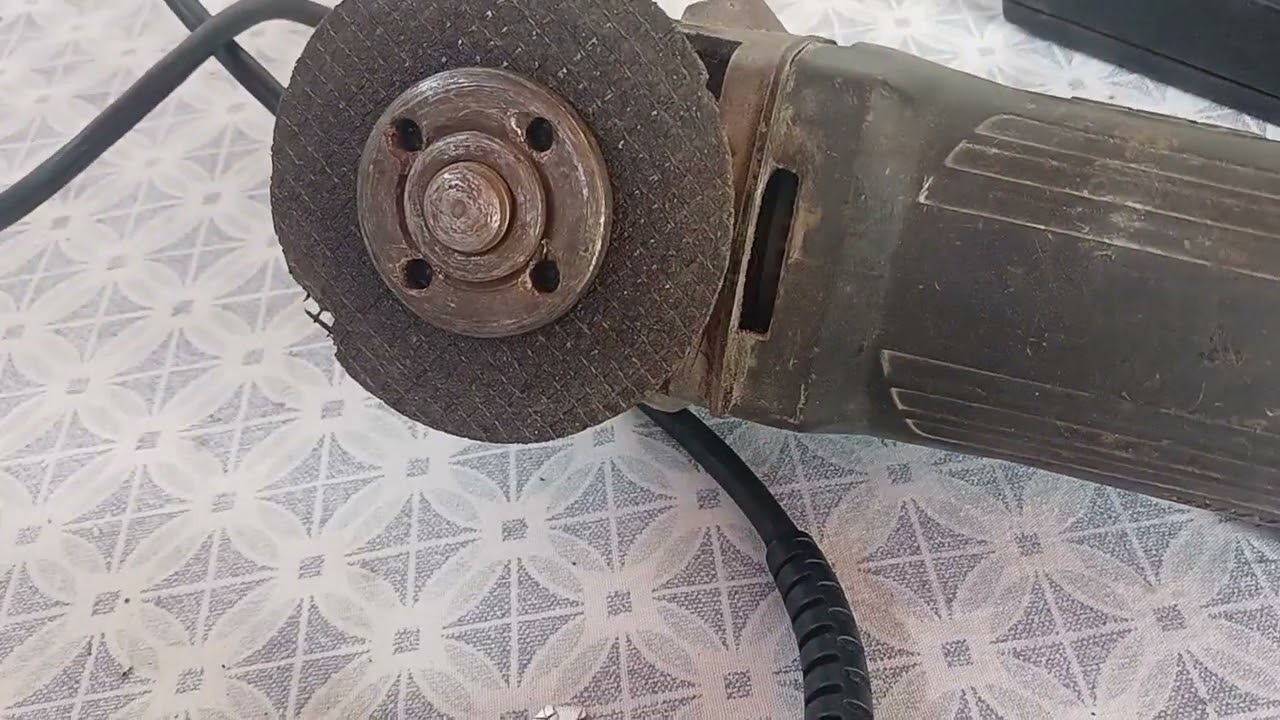 Parafuso estranho pra dificultar pra o técnico 