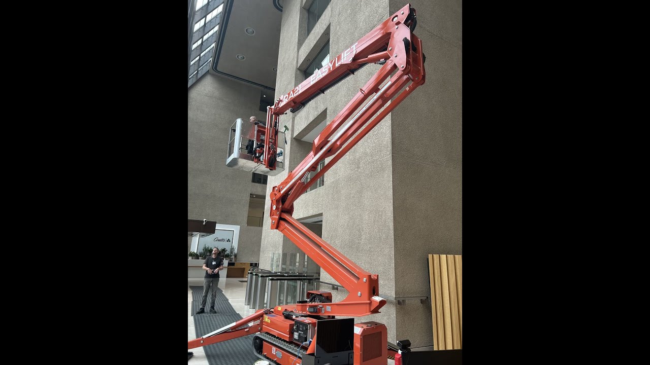 Piattaforma aerea cingolata Easy Lift RA21 – compatta, performante, versatile