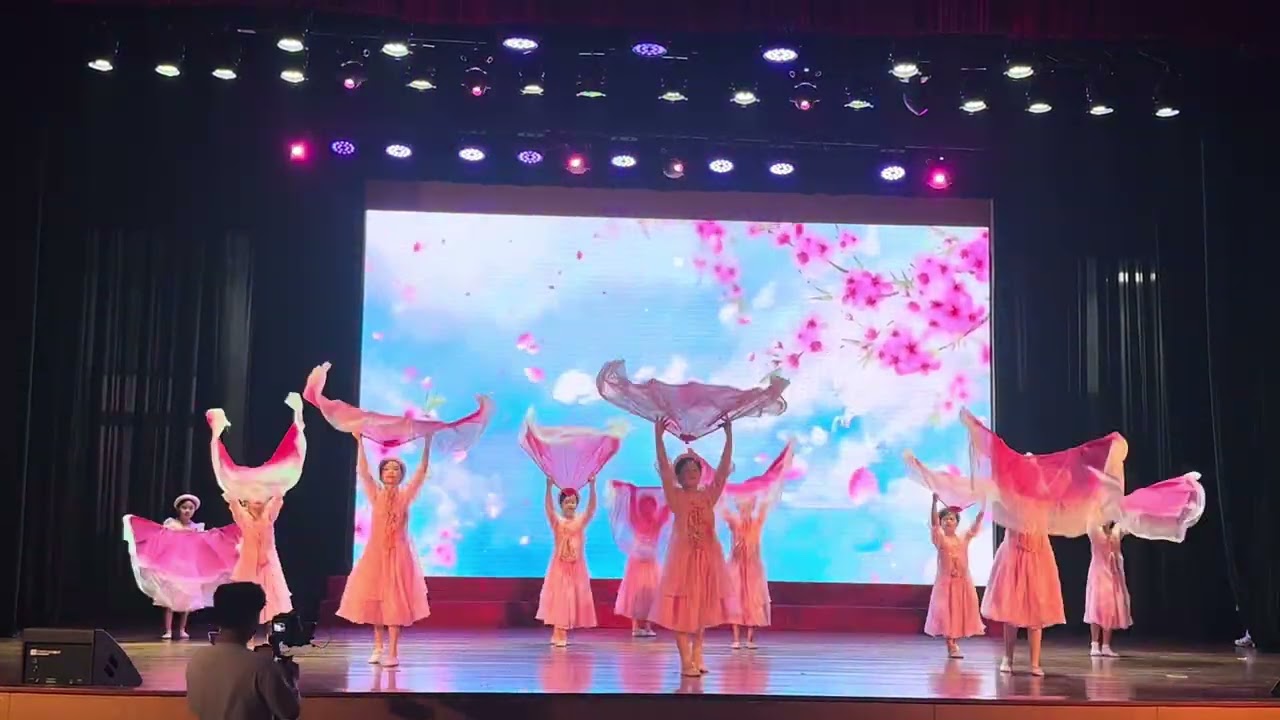 Múa hoa xuân