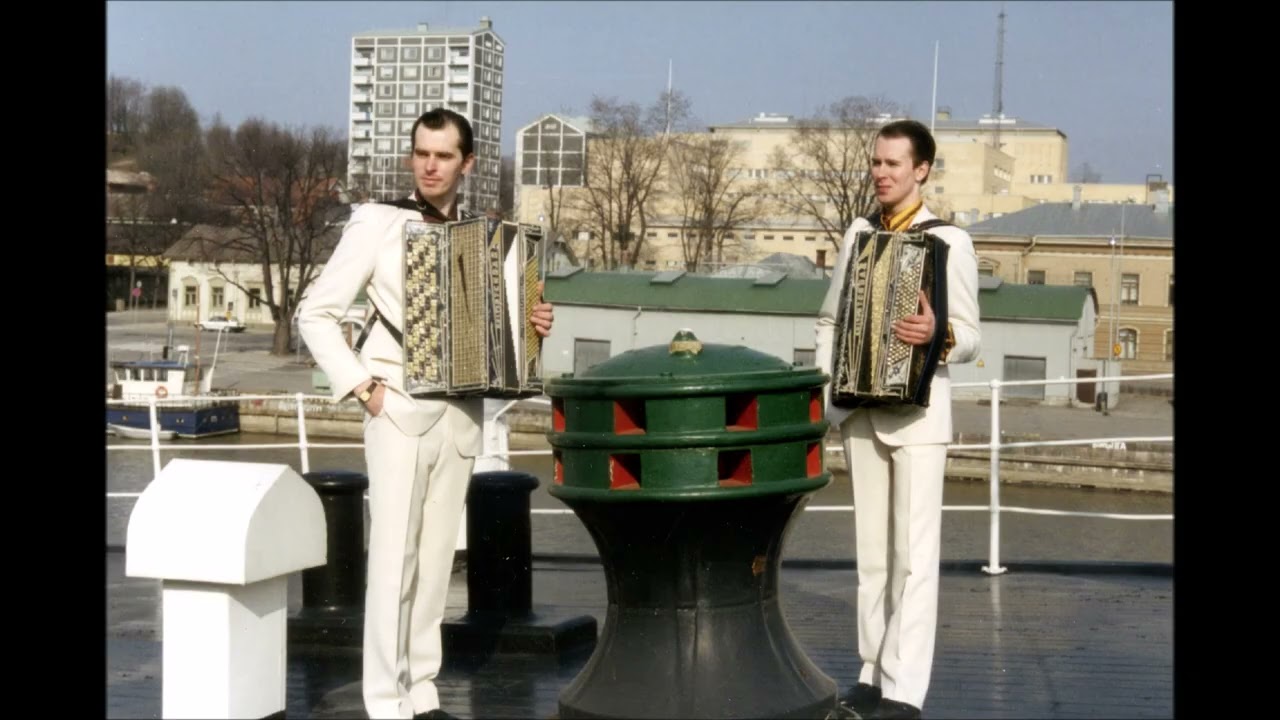 SUOMEN JOUTSEN, Matti ja Sami Helenius soittivat 1980-luvulla Riihimäellä Onni Laihasen sävellyksen