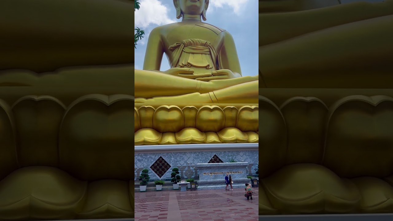 Biggest Buddha i ever saw wow #thailand #buddha #temple #bangkok